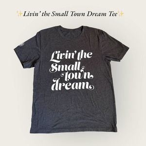 ✨Livin the Small Town Dream Tee in Charcoal.‎ Size Large✨
